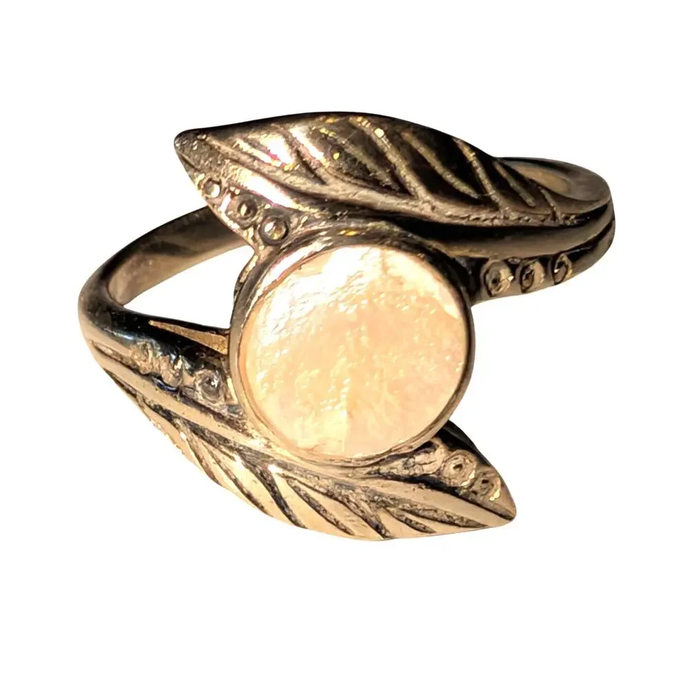 Sterling Silver Mother of Pearl Leaf Pattern Ring Size 9 Thailand